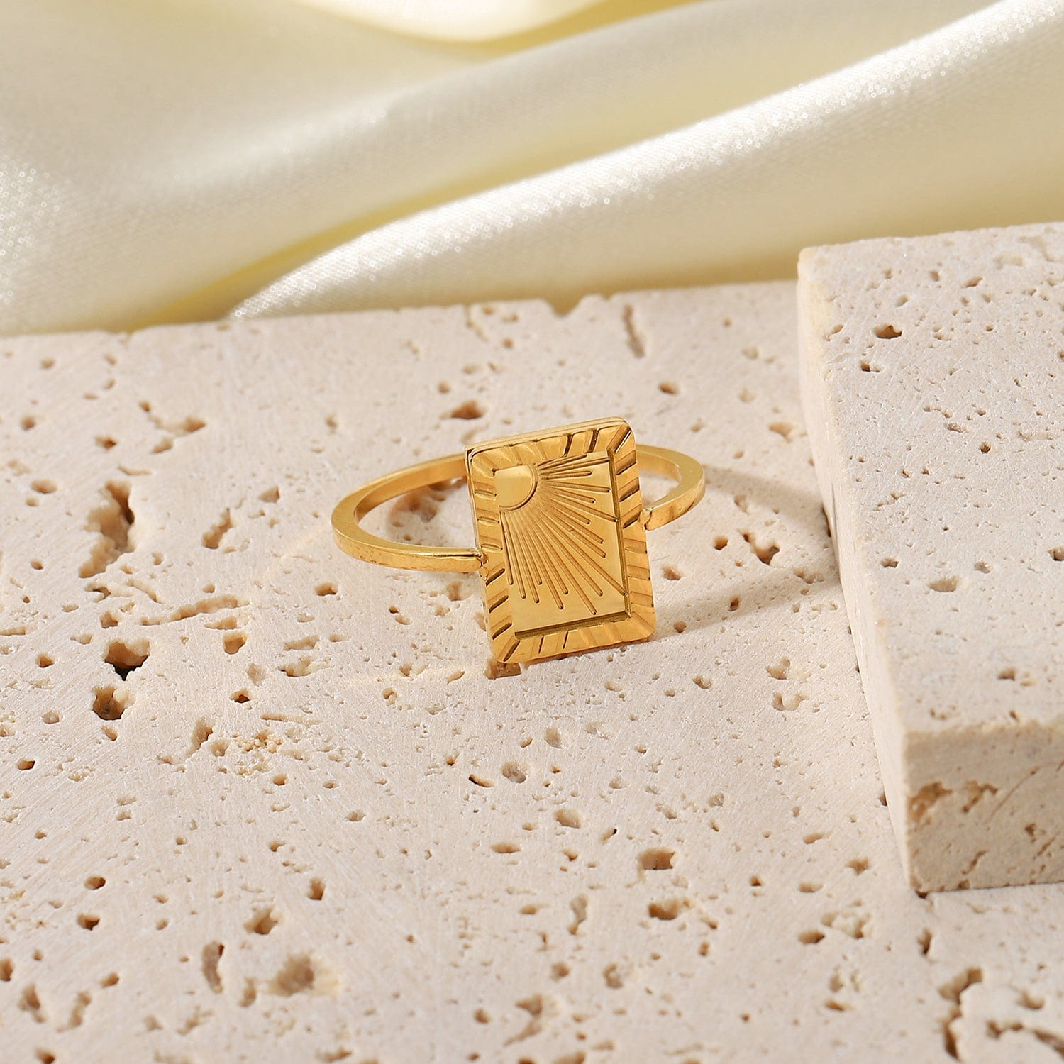 Helia Ring
