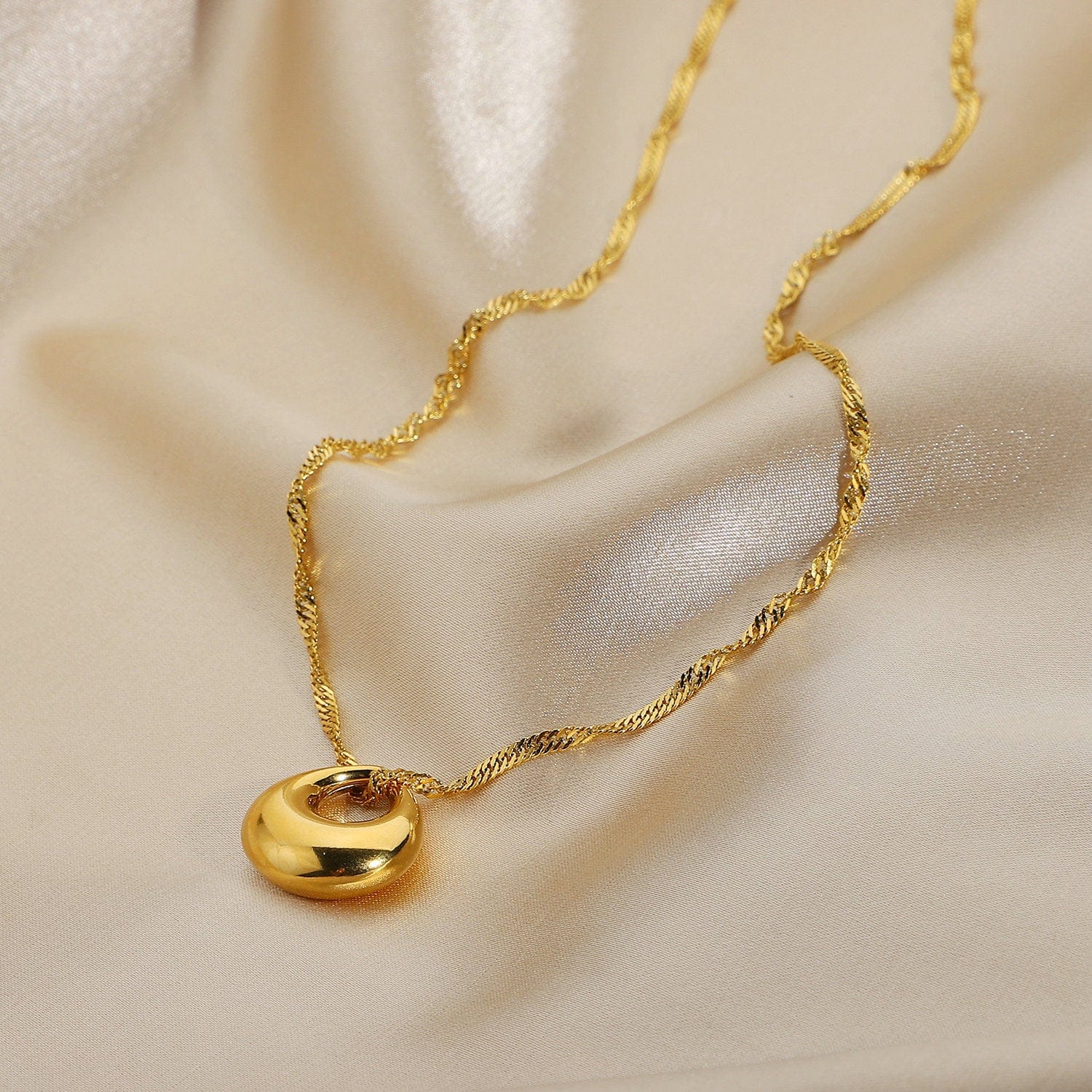 Naomi Necklace